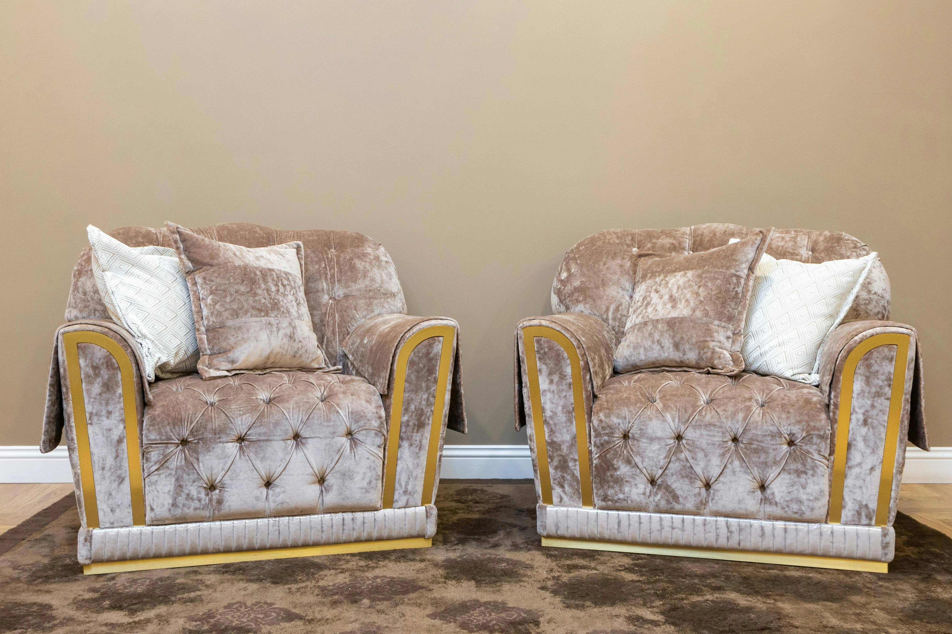 Luxurious Velvet Armchairs Pair Luxurious Velvet Armchairs Pair