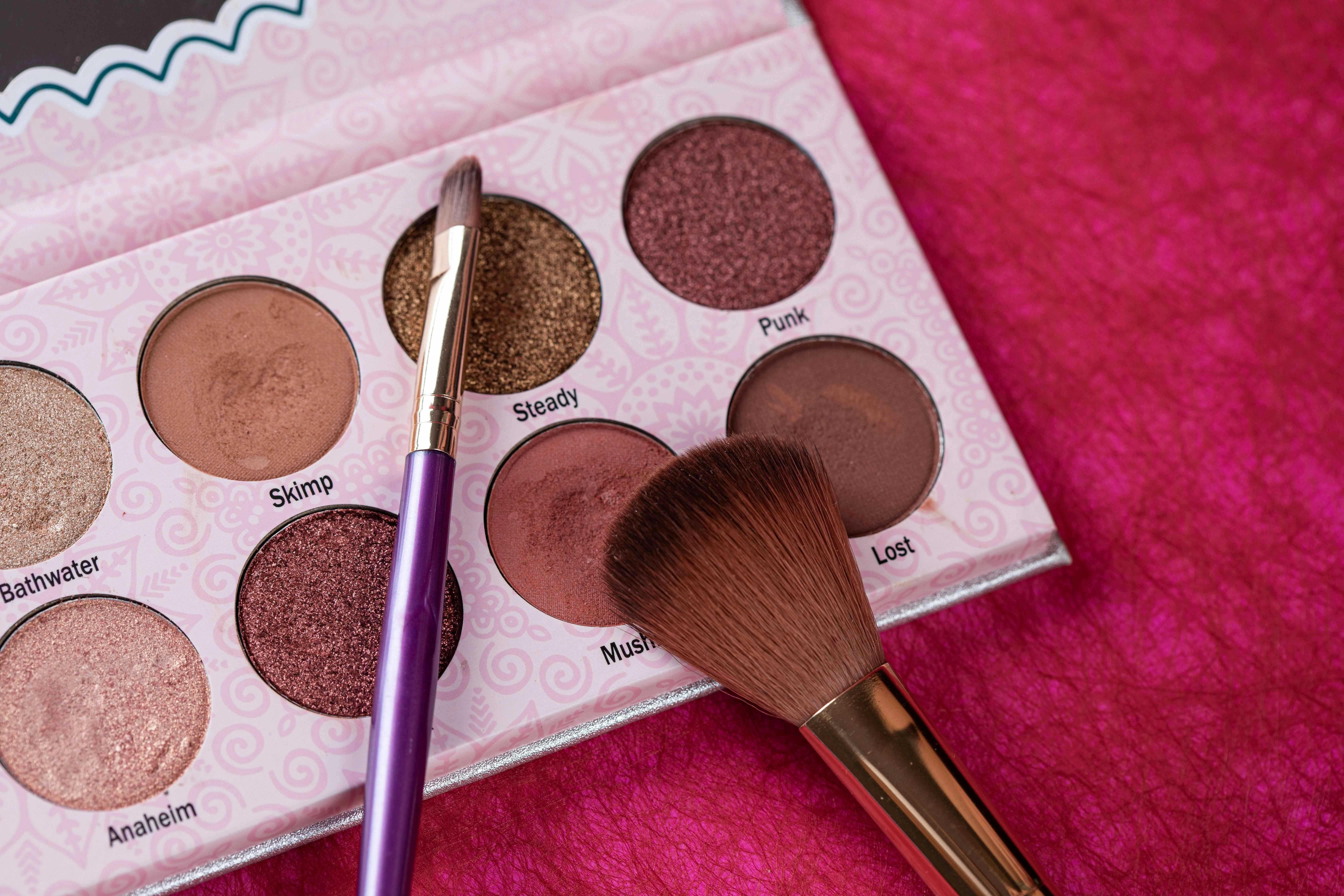 Eyeshadow Palette with Brushes