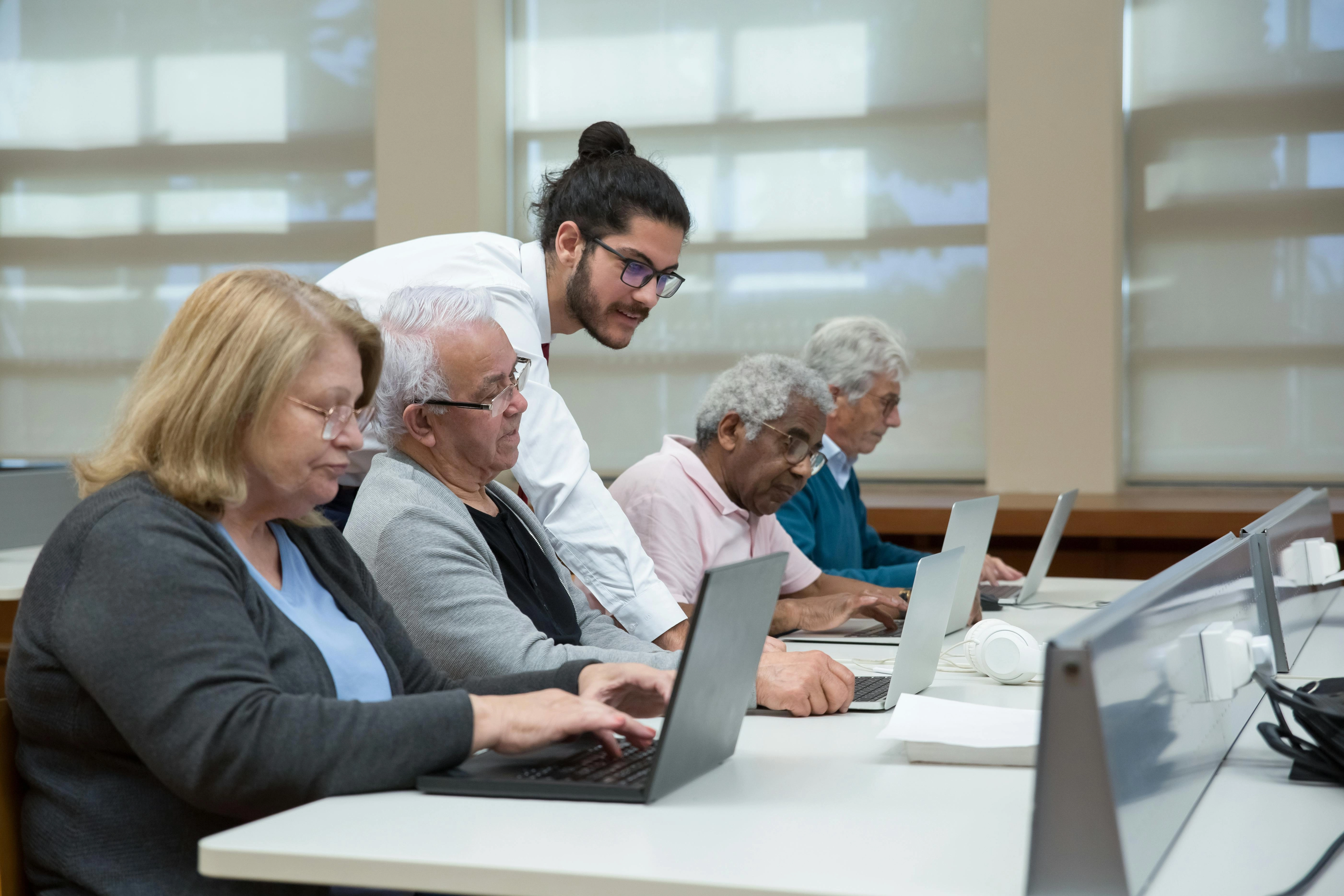 Intergenerational Tech Learning Class
