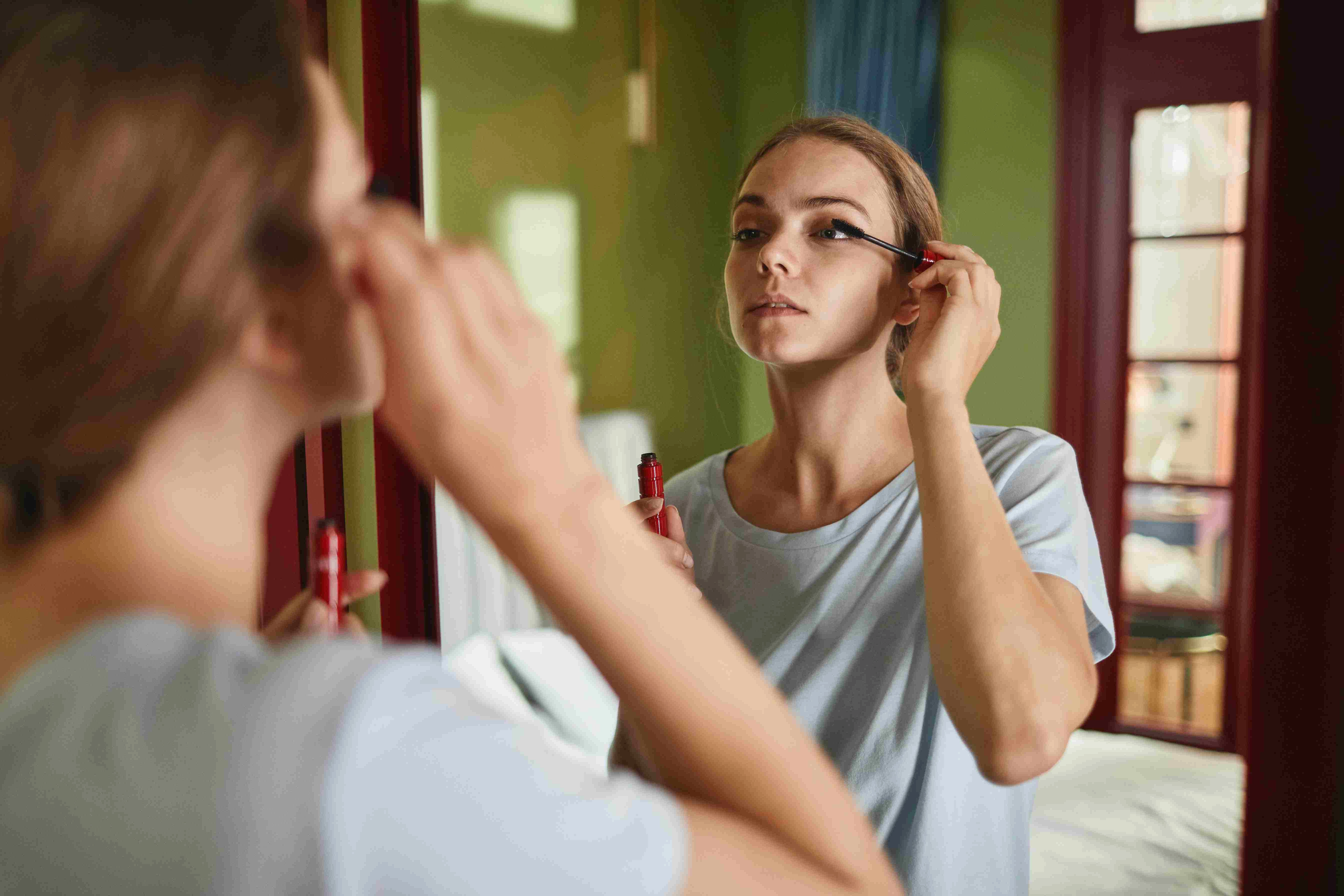 Applying Mascara in Mirror