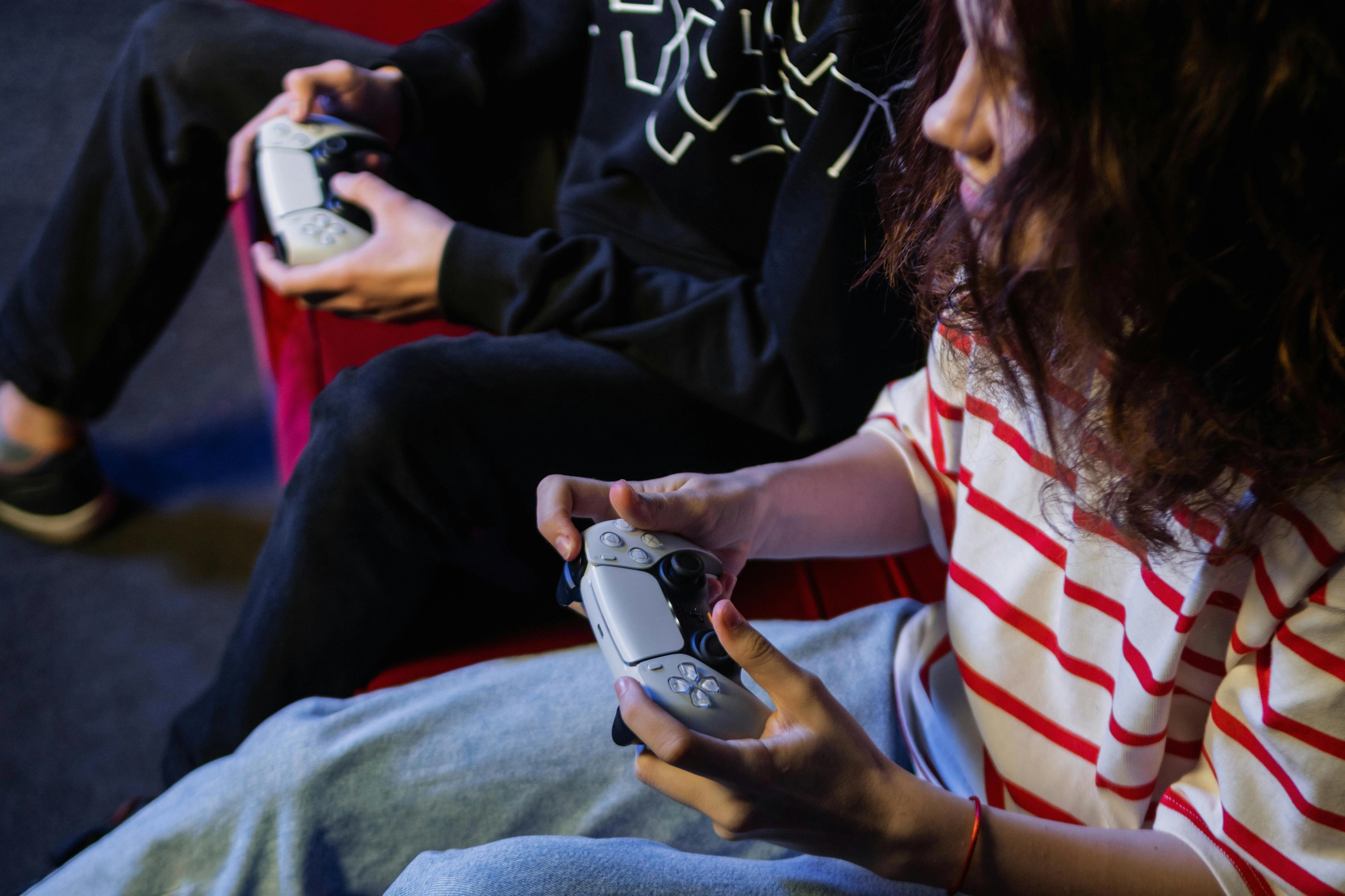 Gaming Together with Controllers Gaming Together with Controllers
