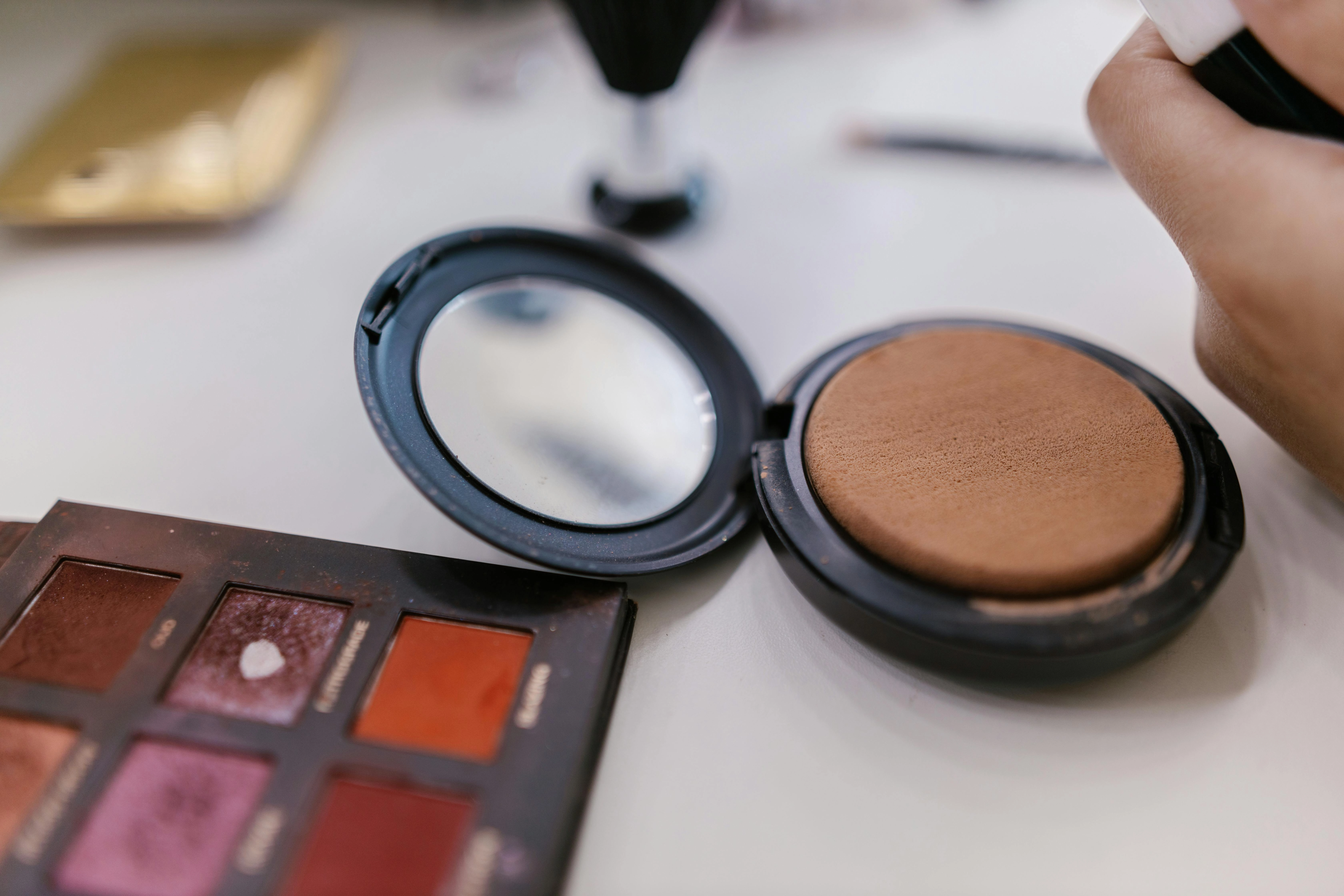 Makeup palette and compact