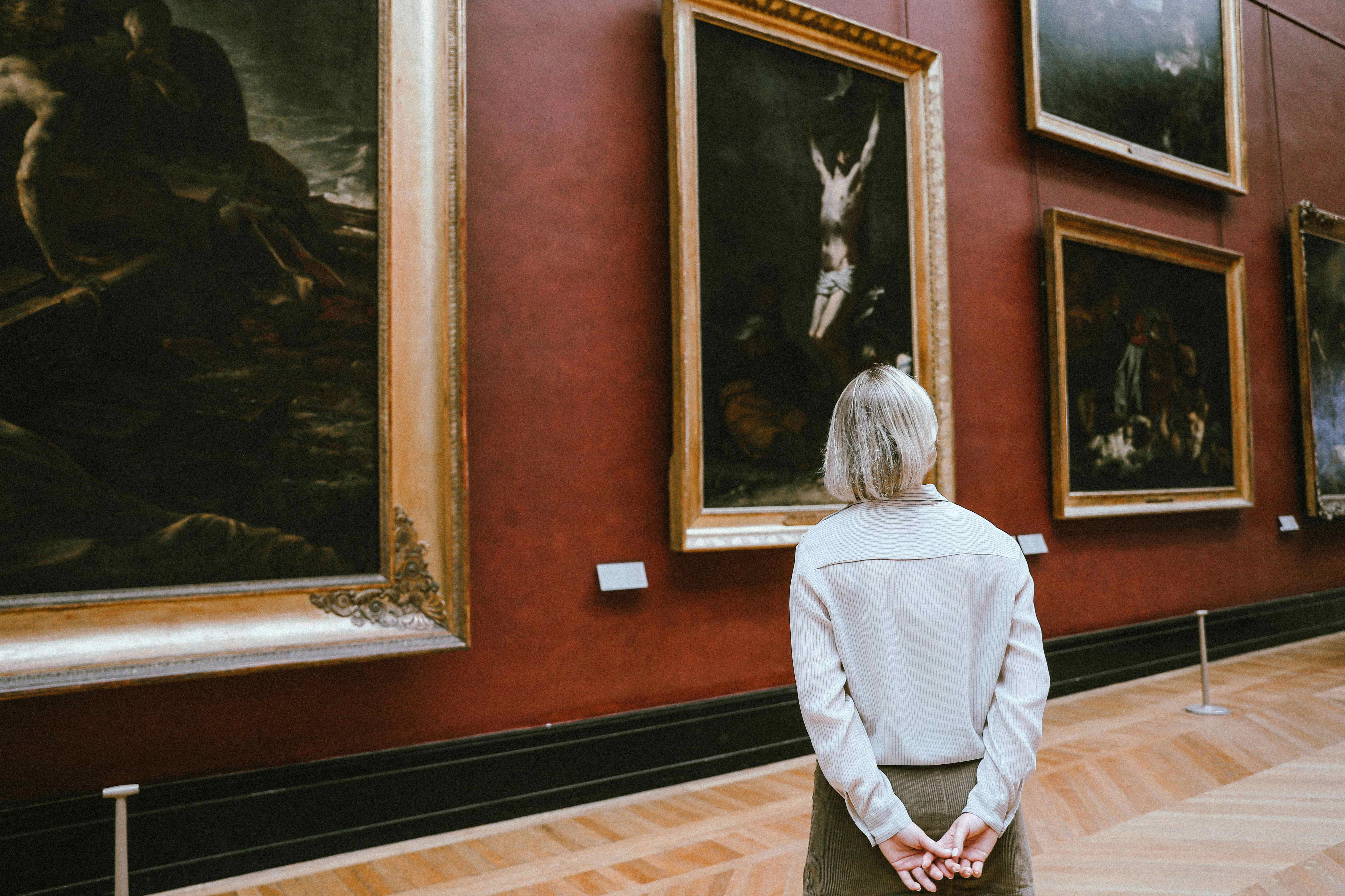Art Gallery Contemplation
