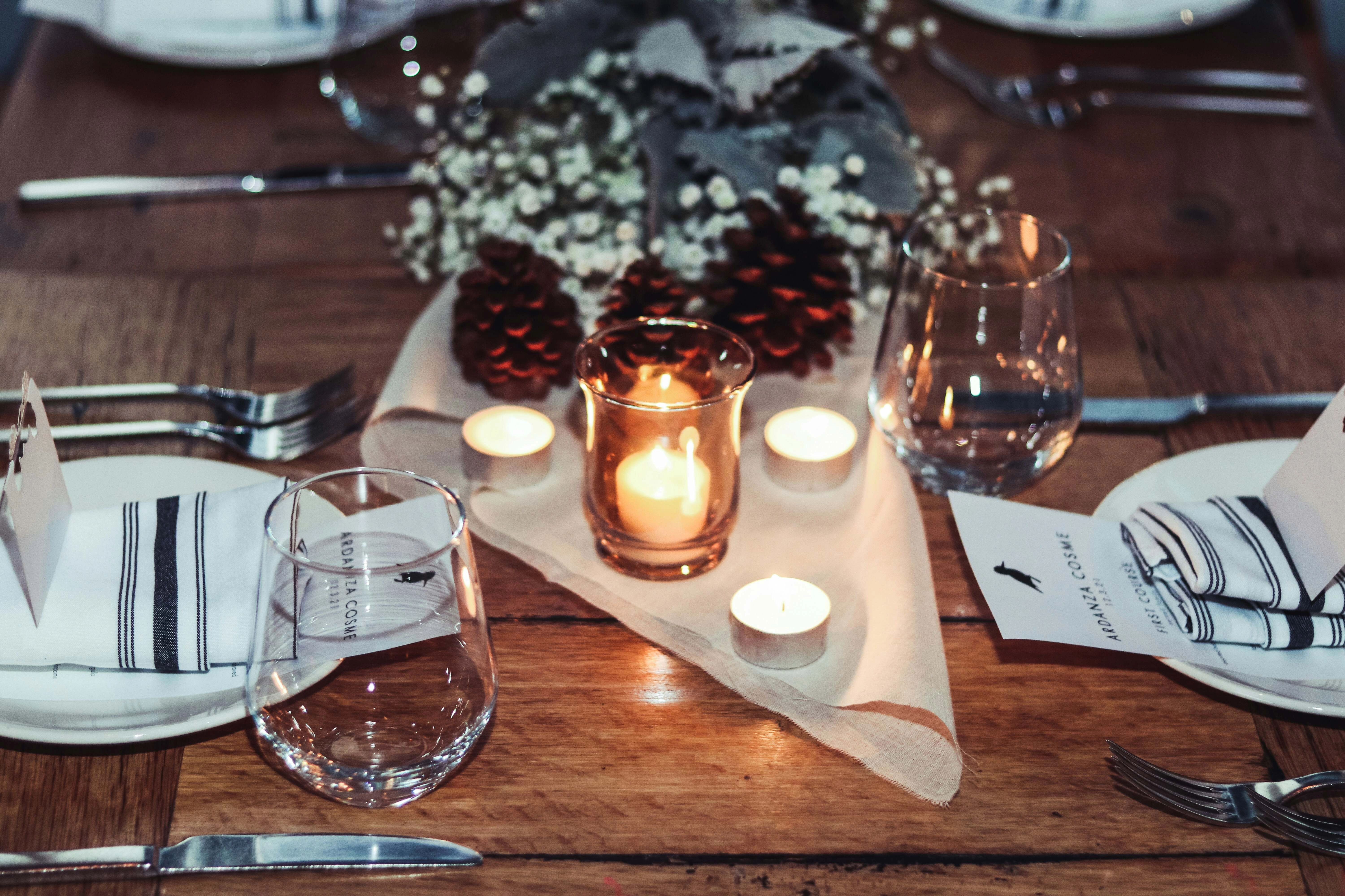 Cozy Holiday Table Setting Cozy Holiday Table Setting