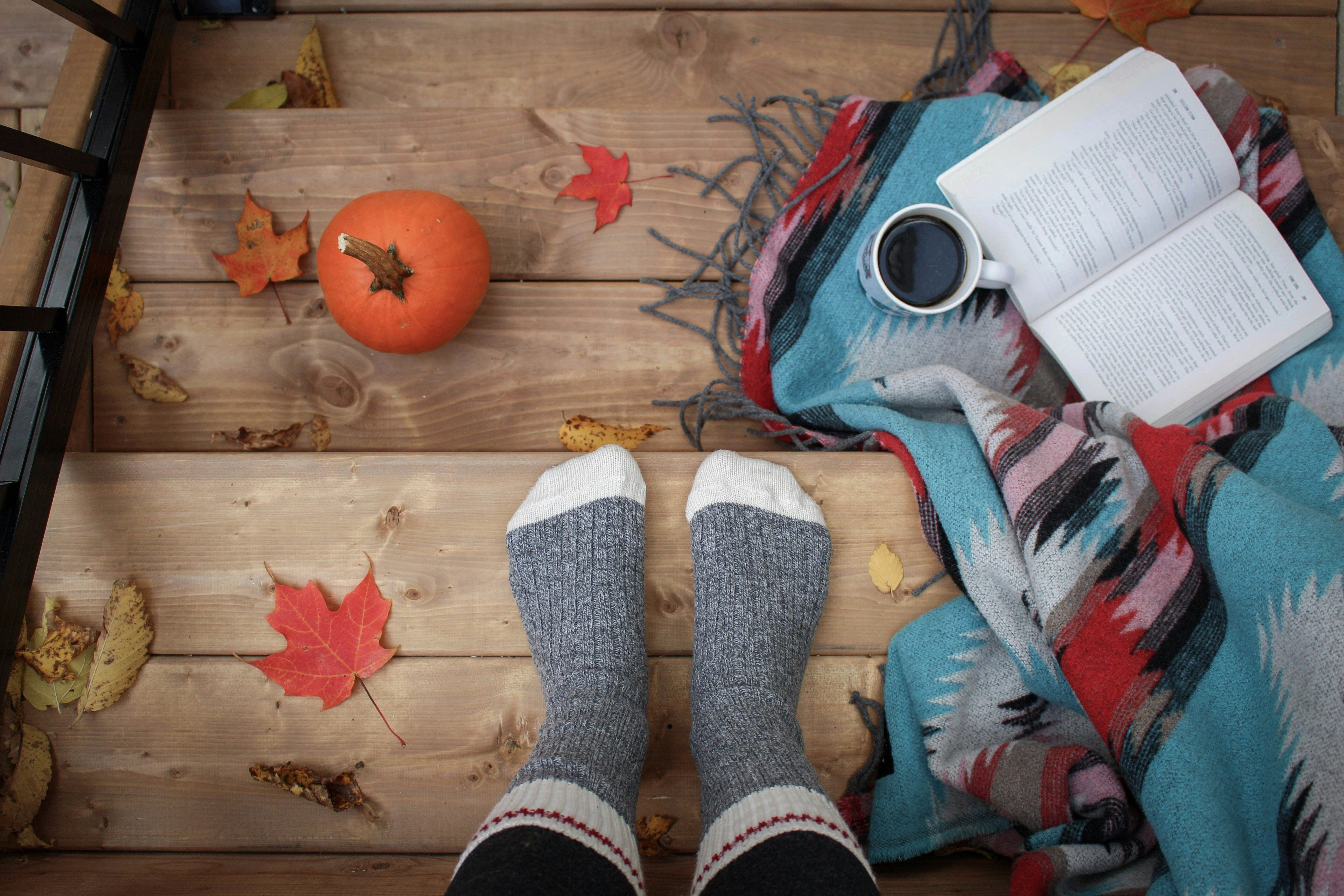 Cozy Autumn Reading Nook Cozy Autumn Reading Nook