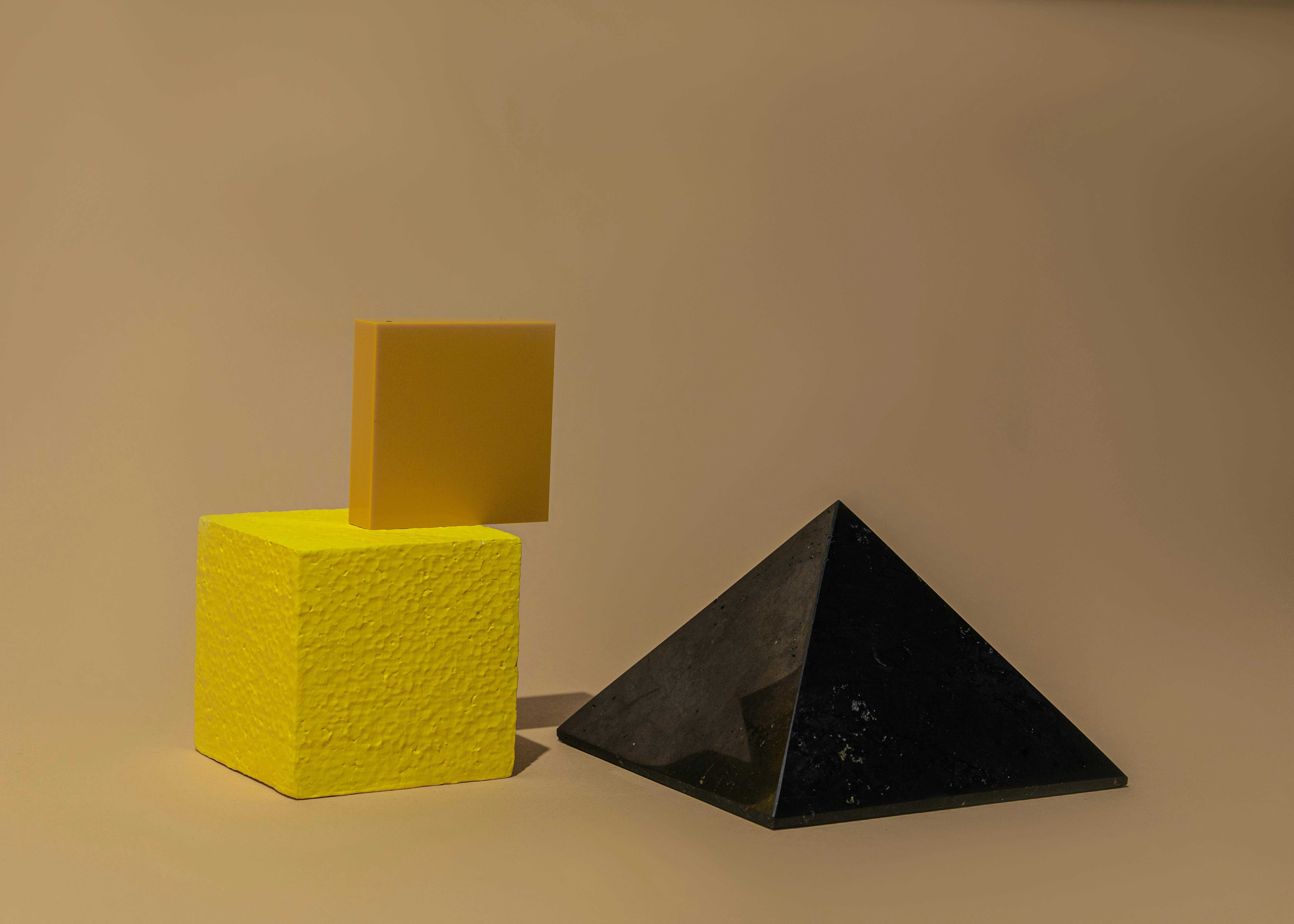 Geometric Shapes in Contrast Geometric Shapes in Contrast