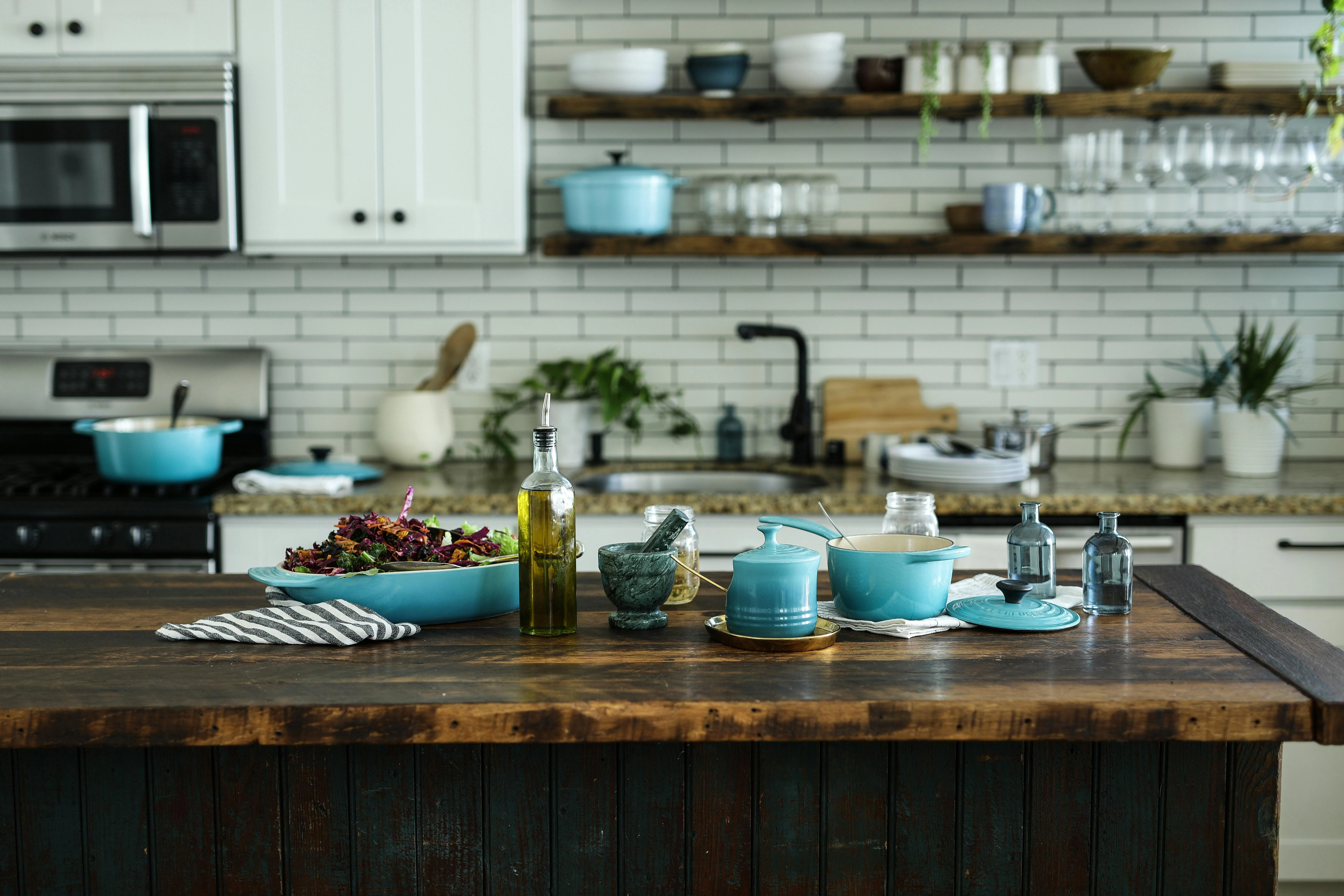 Modern Kitchen with Teal Accents Modern Kitchen with Teal Accents