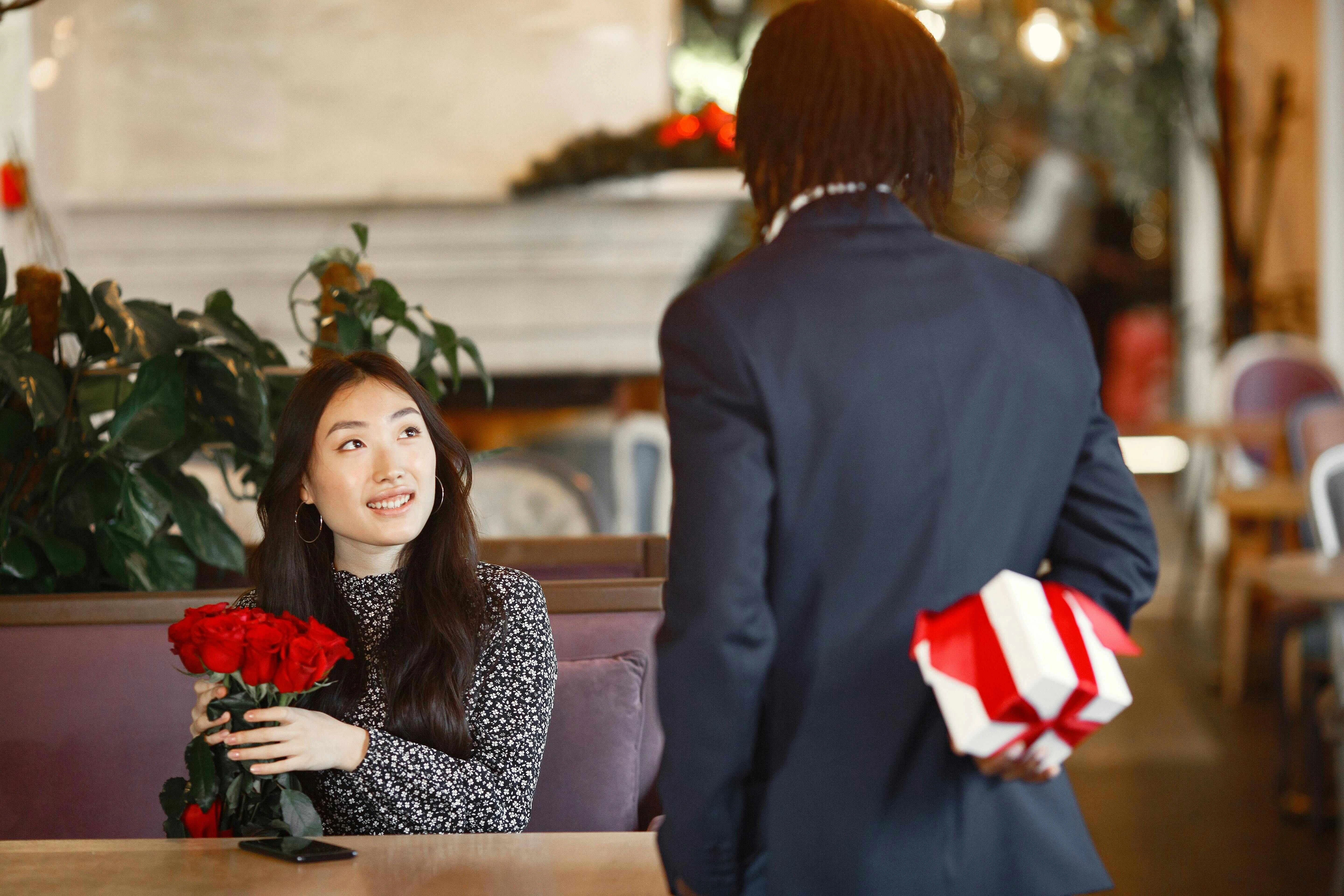 Romantic surprise at café Romantic surprise at café