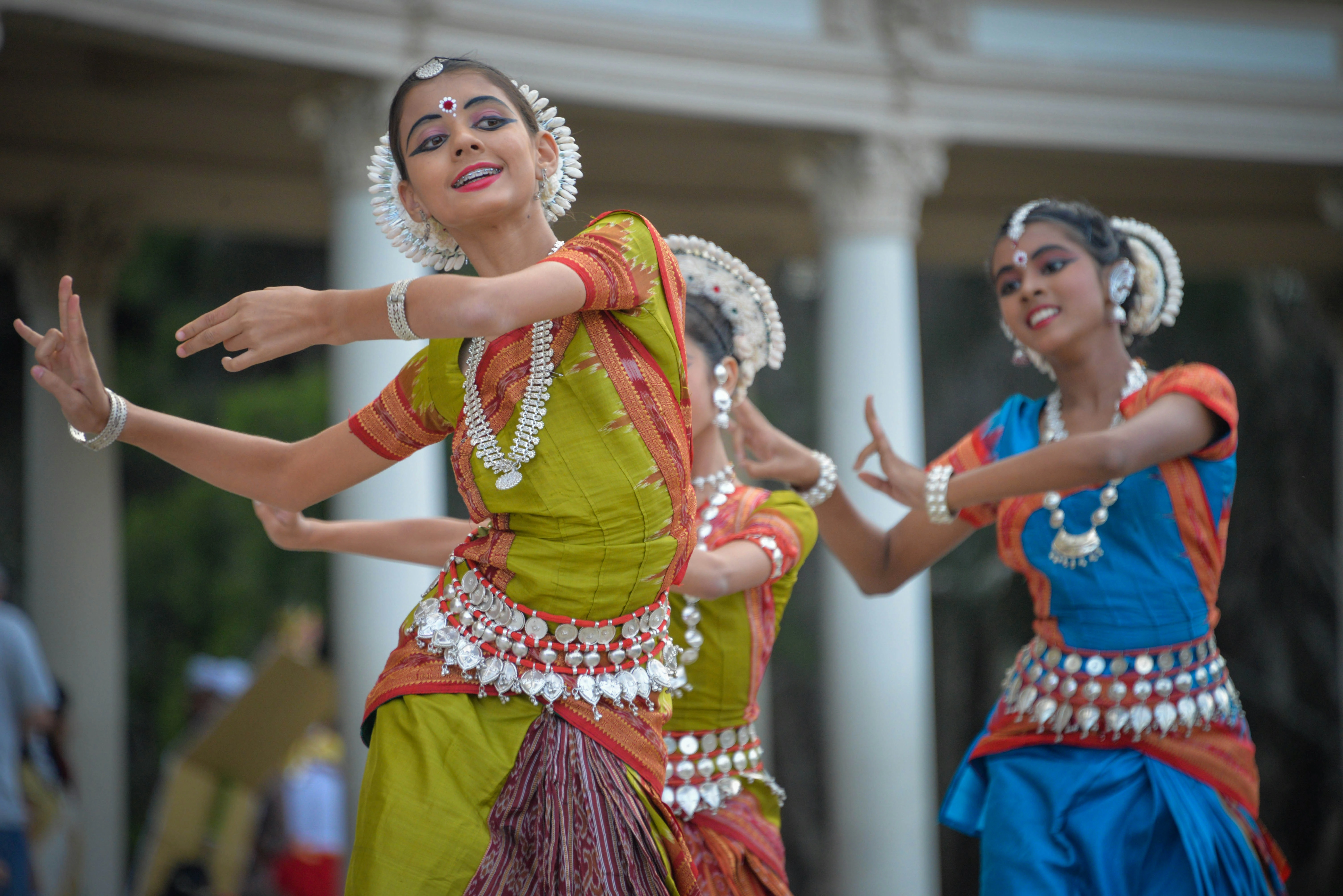 classical dance dress colour combination Why do dancers wear vibrant colors? , Its not just for aesthetics every color has a meaning! , In Bharatanatyam (and Indian classical dance), colors are chosen to reflect emotions, symbolism,
