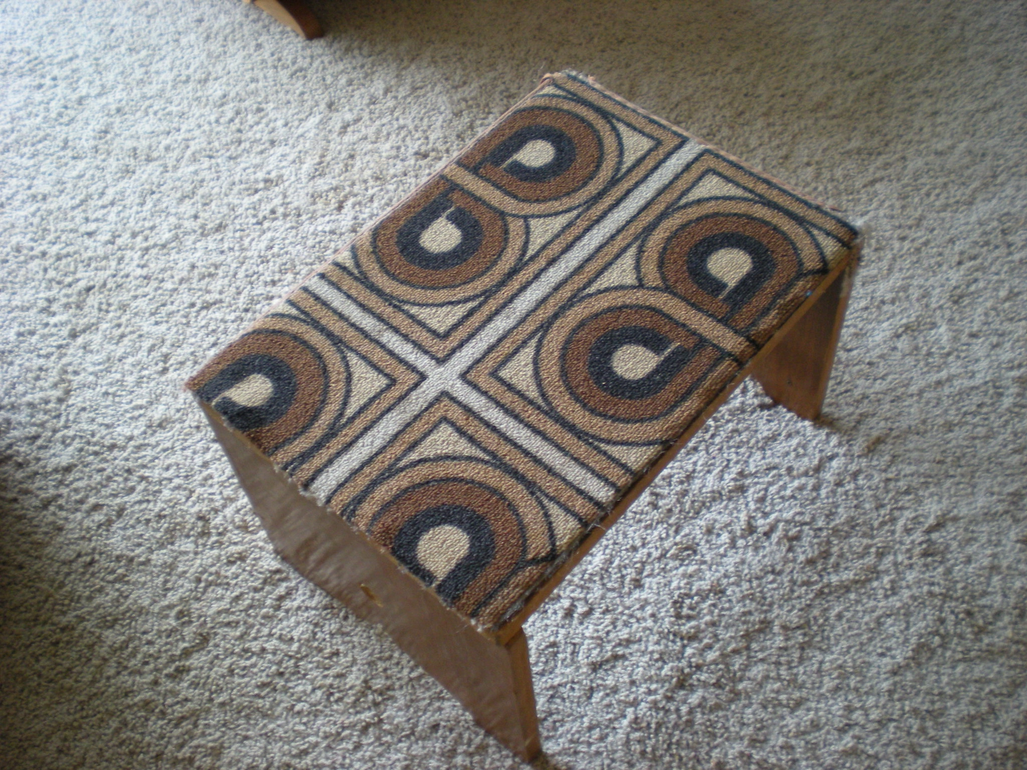 Retro Patterned Ottoman Retro Patterned Ottoman