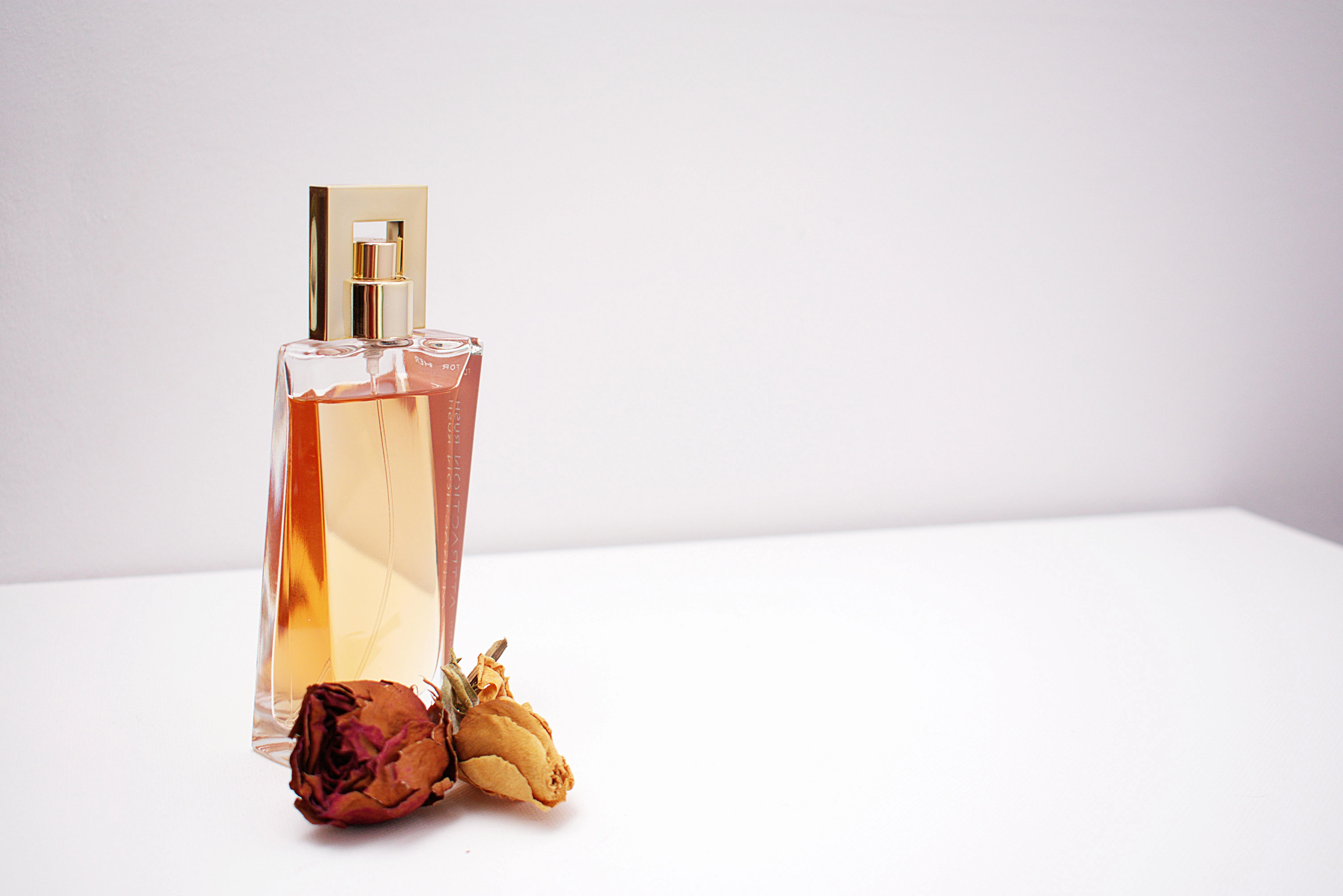Elegant Perfume with Dried Flowers Elegant Perfume with Dried Flowers
