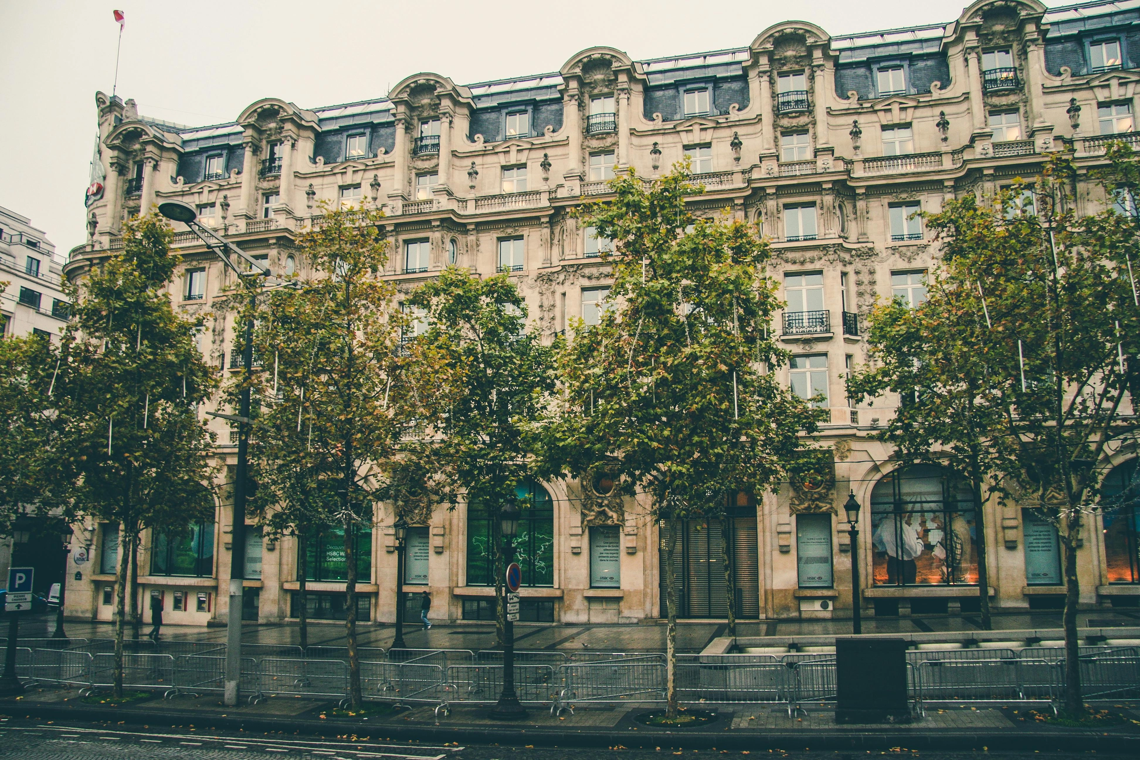 Elegant Parisian Building Facade