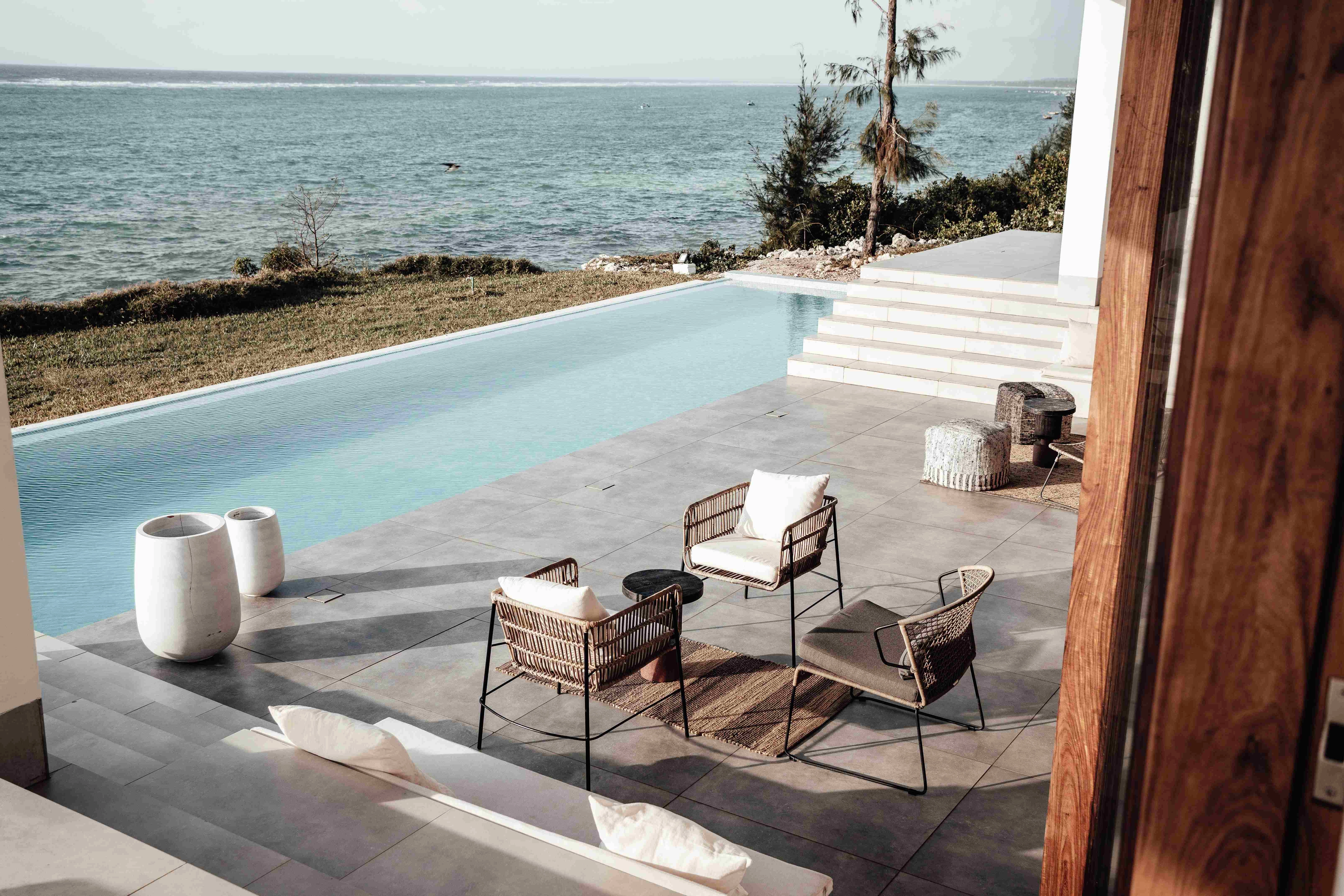 Luxurious Oceanfront Pool Terrace Luxurious Oceanfront Pool Terrace