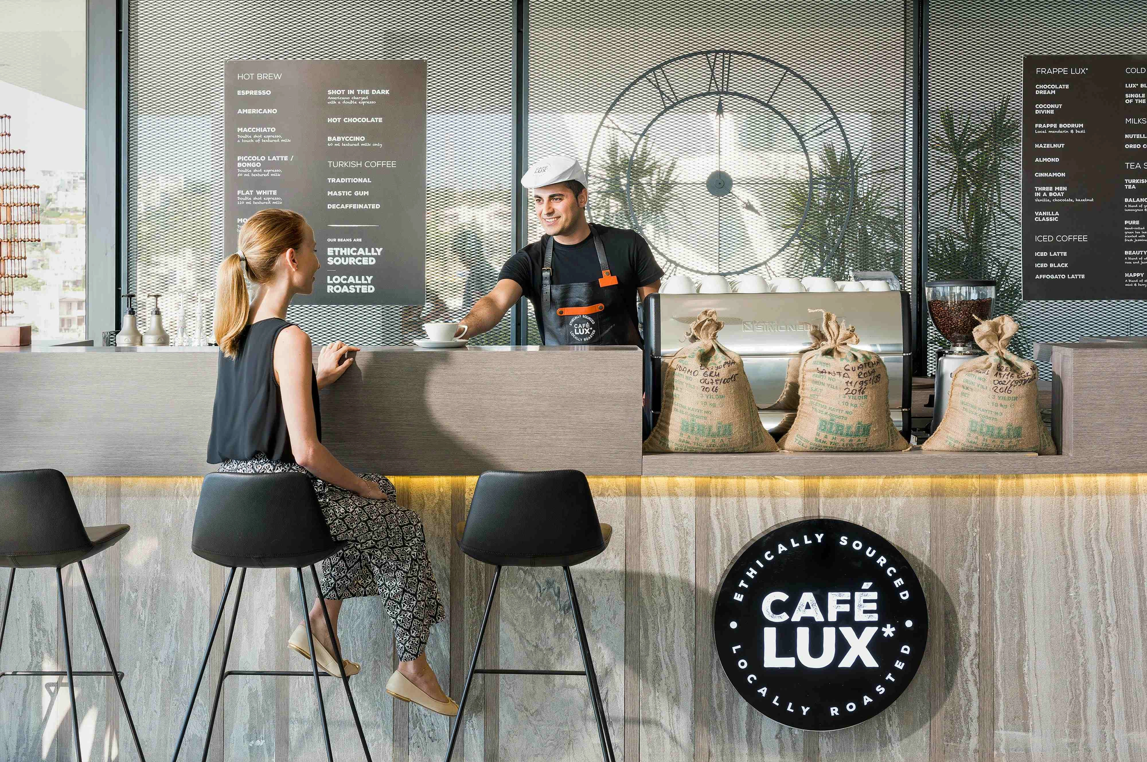 Café Lux: Ethical Coffee Experience
