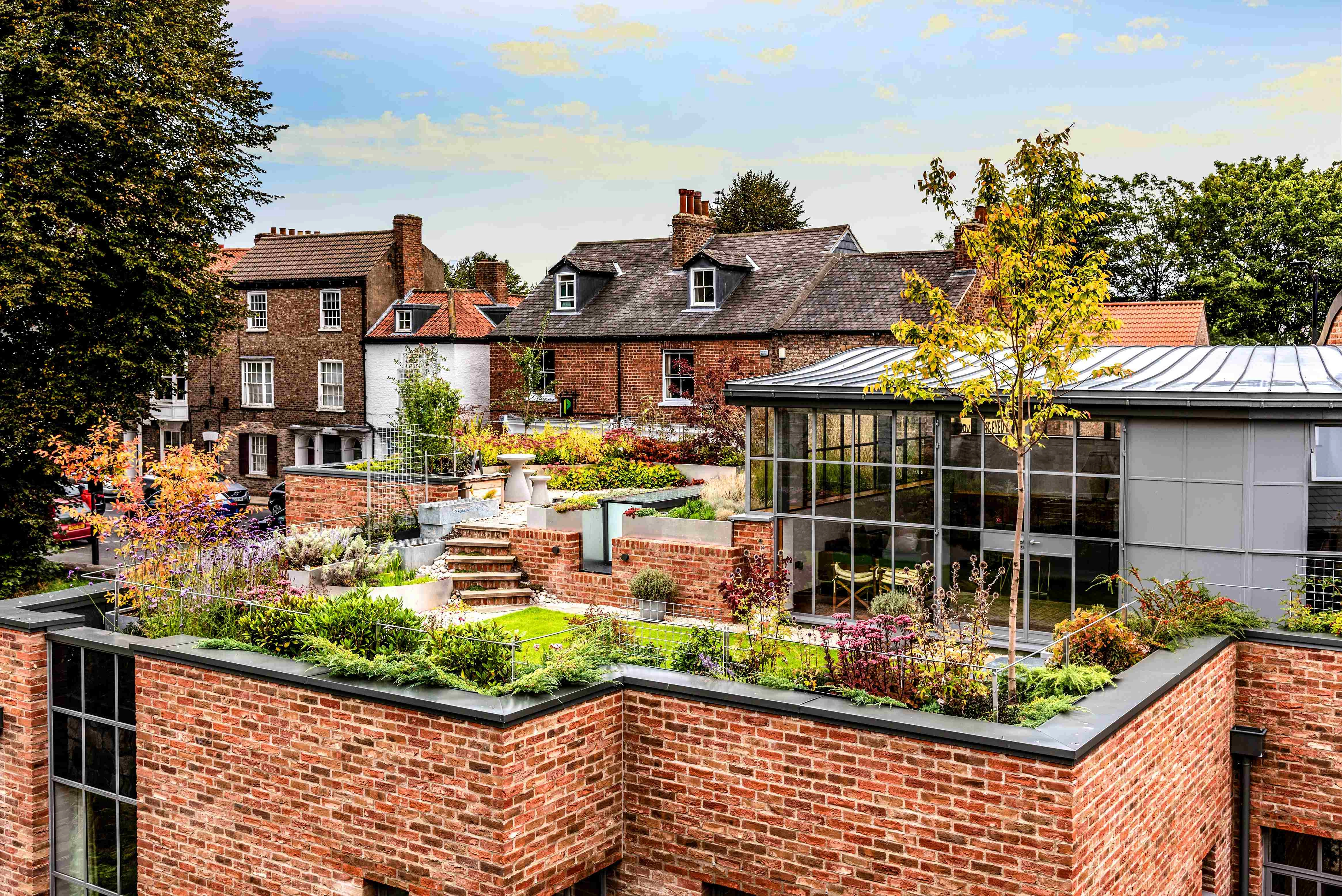 Charming Urban Rooftop Garden