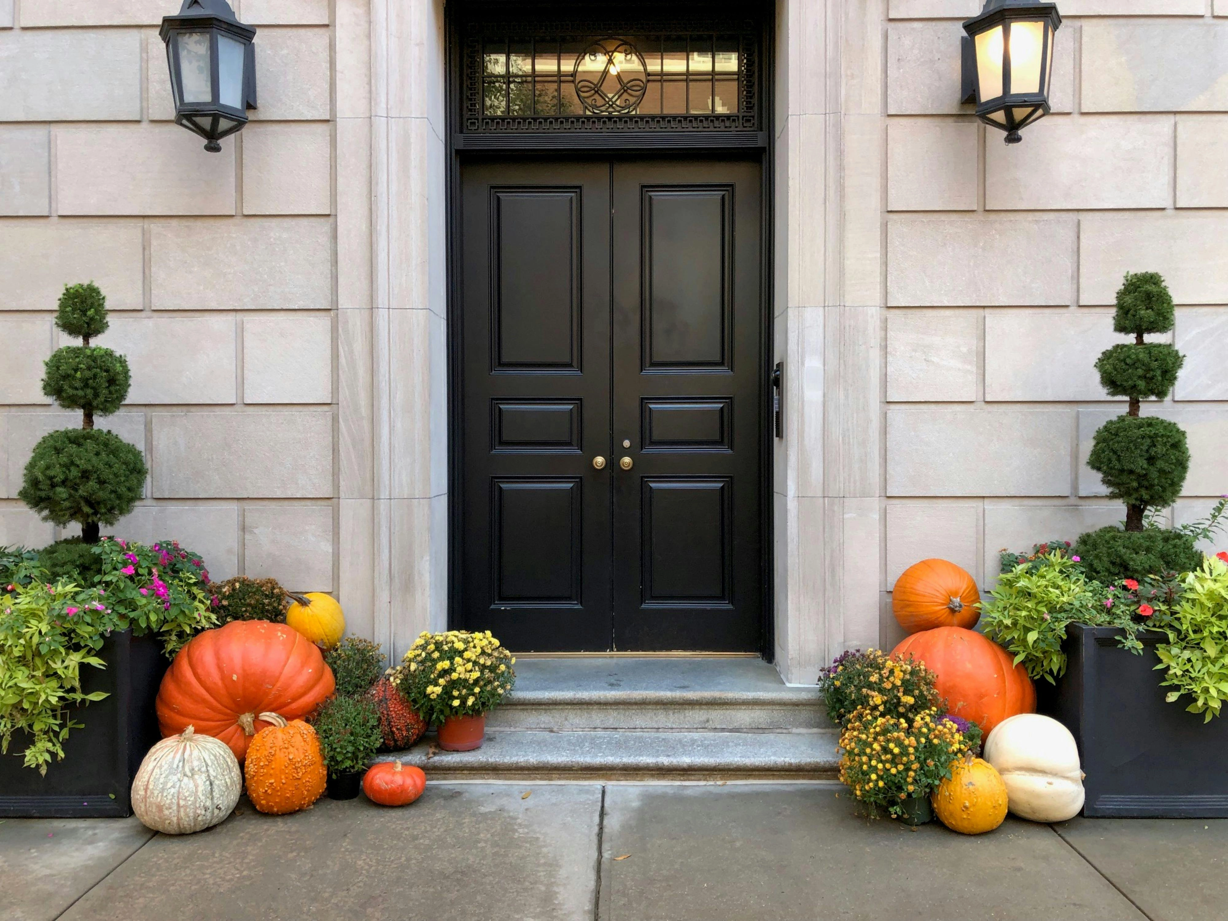 Elegant Autumn Entryway Decor Elegant Autumn Entryway Decor